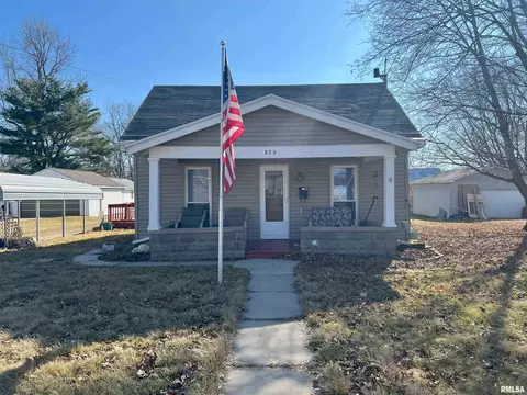 929 E College St, Jacksonville, IL 62650