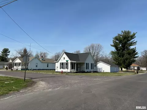 703 N Dye St, Virden, IL 62690