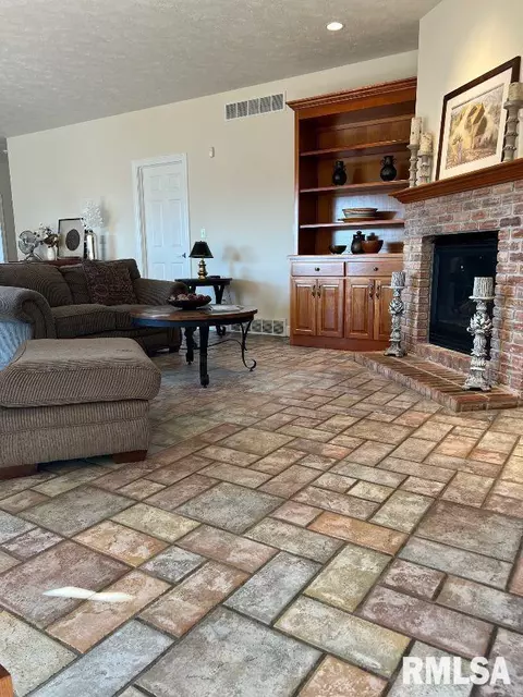 Living - 3408 Embassy Dr, Springfield, IL 62711 photo 5 of 11