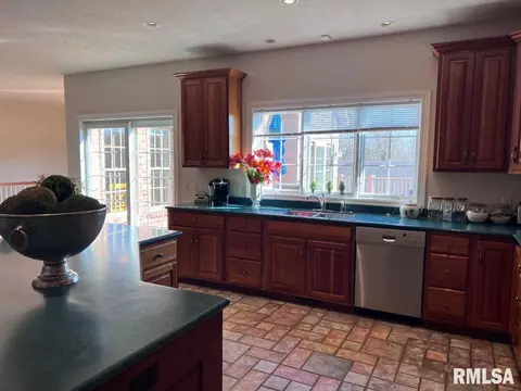 Kitchen - 3408 Embassy Dr, Springfield, IL 62711 photo 4 of 6