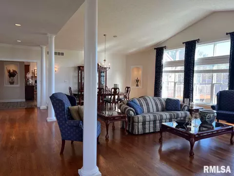 Living - 3408 Embassy Dr, Springfield, IL 62711 photo 6 of 11