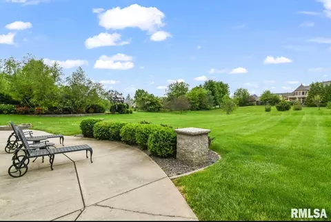 Exterior - 3408 Embassy Dr, Springfield, IL 62711 photo 4 of 10