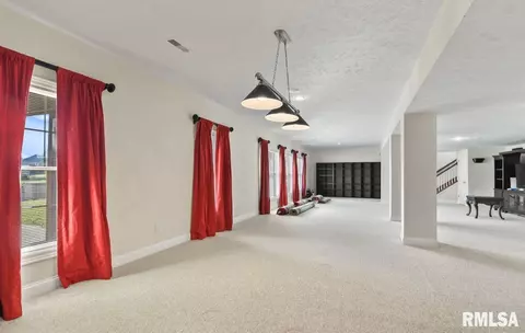 Living - 3408 Embassy Dr, Springfield, IL 62711 photo 11 of 11