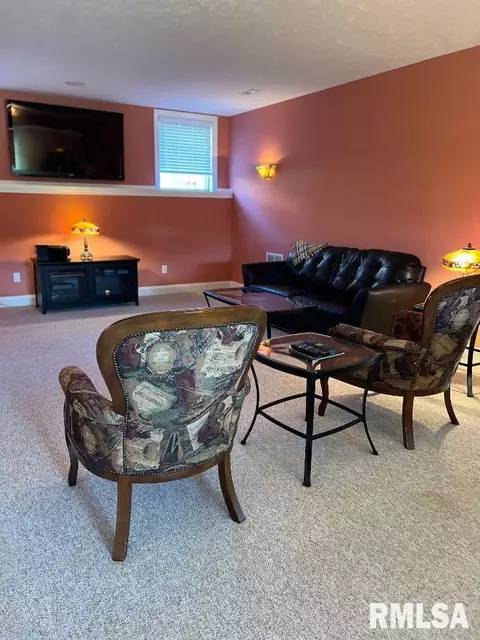 Living - 3408 Embassy Dr, Springfield, IL 62711 photo 3 of 11