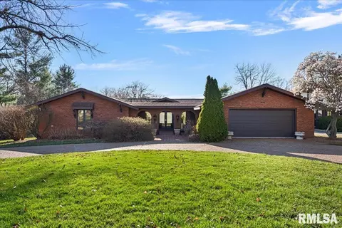 13 Red Bud Ln, Springfield, IL 62712