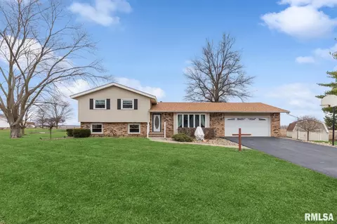 513 N 5th Ave, New Windsor, IL 61465