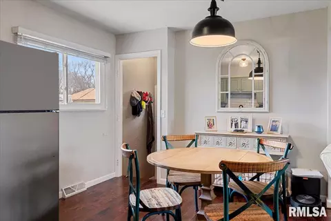 2405 Sutherland Dr, Springfield, IL 62702 photo 9