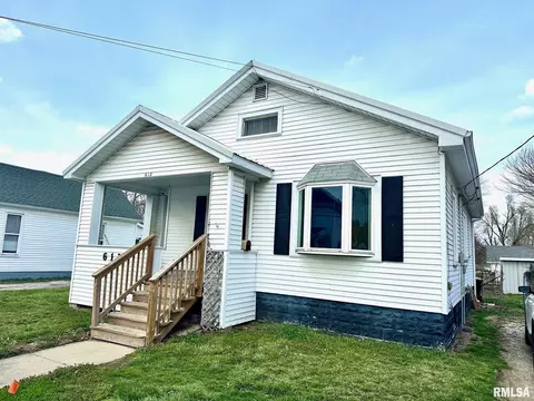 612 W Lafayette Ave, Jacksonville, IL 62650