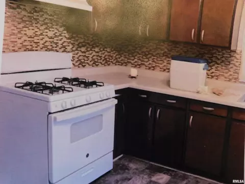 2204 S 11th St, Springfield, IL 62703 photo 3