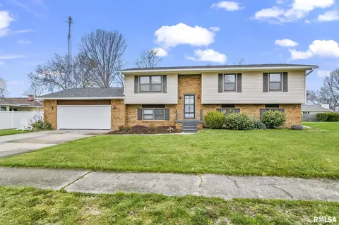 35 Chukar Dr, Chatham, IL 62629