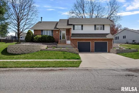 30 Taft Dr, Rochester, IL 62563