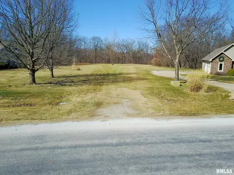 10 North Meadow Lane, Petersburg, IL 62675