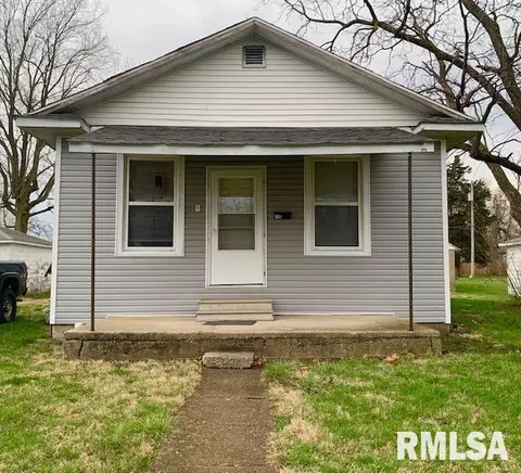 109 N Wilson St, Girard, IL 62640