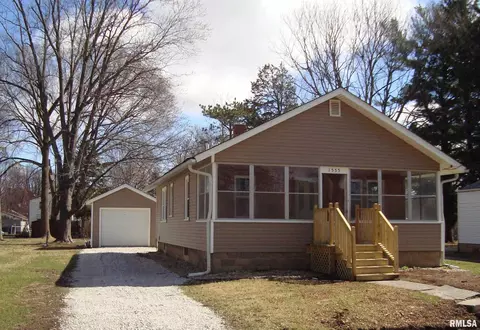 1555 Beecher Ave, Galesburg, IL 61401