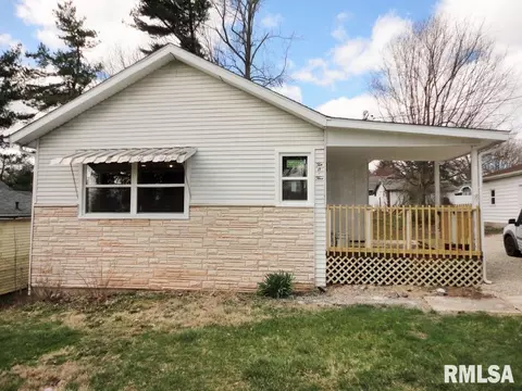 1005 S Cherokee St, Taylorville, IL 62568