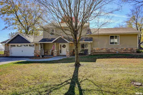 4110 Kennedy Rd, Taylorville, IL 62568