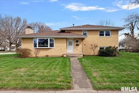 6 Robinhood Ln, Springfield, IL 62704