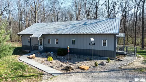 21181 Angalia Ln, Petersburg, IL 62675