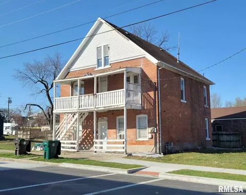 704 S 6th St, Quincy, IL 62301