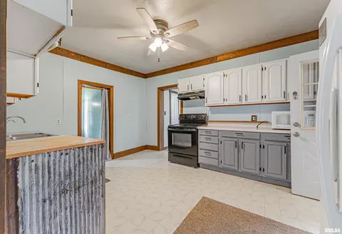 6615 3rd St, Midland City, IL 61727 photo 5