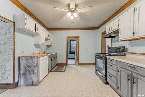 6615 3rd St, Midland City, IL 61727 photo 4