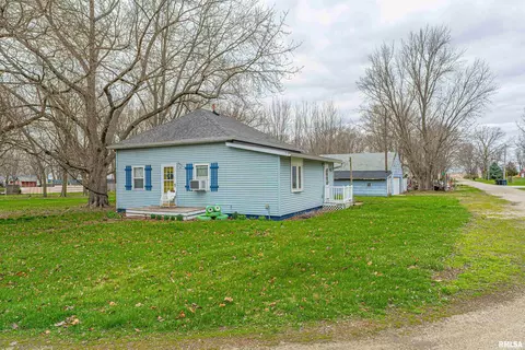 6615 3rd St, Midland City, IL 61727