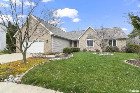 821 High Pointe Dr, Springfield, IL 62702