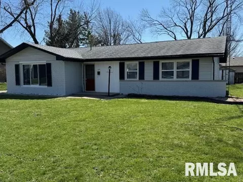 220 E Glenn Dr, Chatham, IL 62629