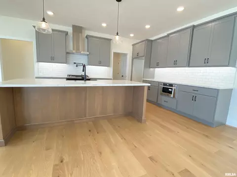 Kitchen - 1601 Hoechester Rd, Springfield, IL 62712 photo 1 of 5