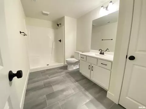 Bath - 1601 Hoechester Rd, Springfield, IL 62712 photo 6 of 6