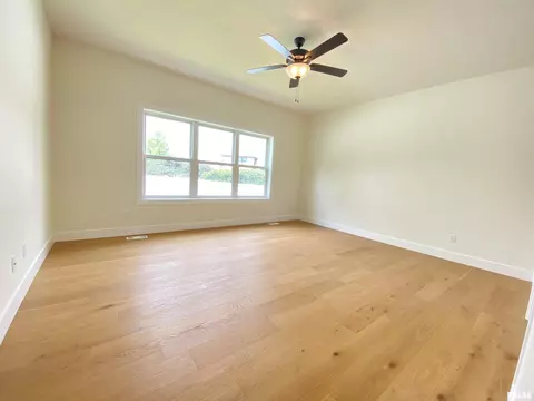 Living - 1601 Hoechester Rd, Springfield, IL 62712 photo 4 of 4