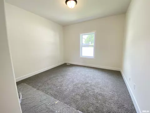 Bedroom - 1601 Hoechester Rd, Springfield, IL 62712 photo 4 of 7