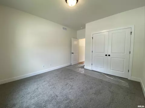 Bedroom - 1601 Hoechester Rd, Springfield, IL 62712 photo 5 of 7