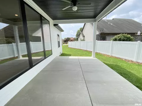Exterior - 1601 Hoechester Rd, Springfield, IL 62712 photo 2 of 6