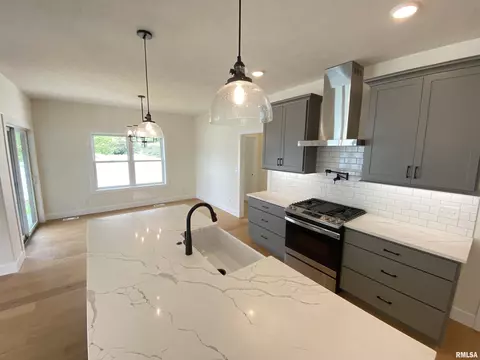 Kitchen - 1601 Hoechester Rd, Springfield, IL 62712 photo 5 of 5