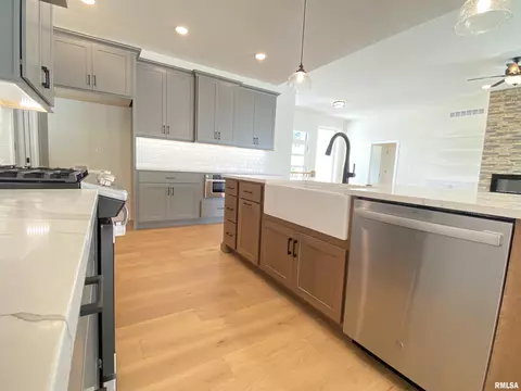 Kitchen - 1601 Hoechester Rd, Springfield, IL 62712 photo 3 of 5