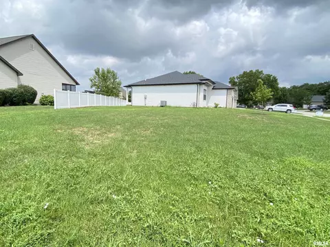 Exterior - 1601 Hoechester Rd, Springfield, IL 62712 photo 6 of 6
