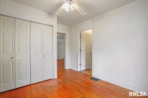 Entry Way - 3252 S 4th St, Springfield, IL 62703 photo 4 of 5