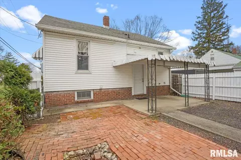 Exterior - 3252 S 4th St, Springfield, IL 62703 photo 4 of 8
