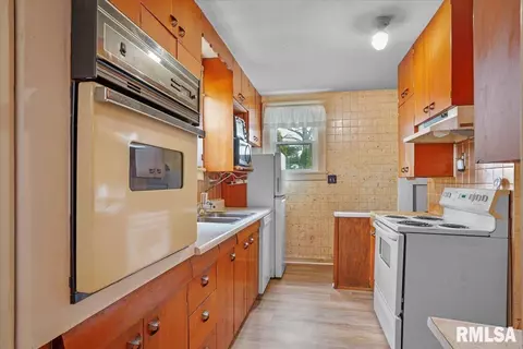 Kitchen - 3252 S 4th St, Springfield, IL 62703 photo 1 of 3