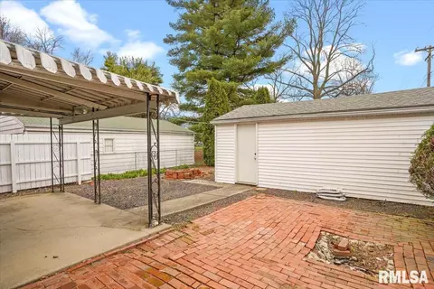 Exterior - 3252 S 4th St, Springfield, IL 62703 photo 3 of 8