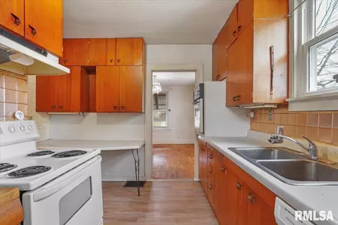 Kitchen - 3252 S 4th St, Springfield, IL 62703 photo 3 of 3