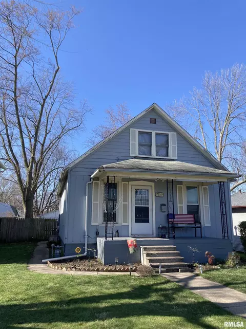 711 N Sherman St, Lincoln, IL 62656