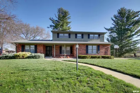 2439 Bradmoor St, Quincy, IL 62301