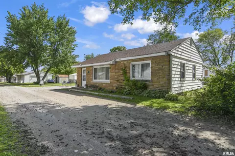 2 Richards Ln, Springfield, IL 62702