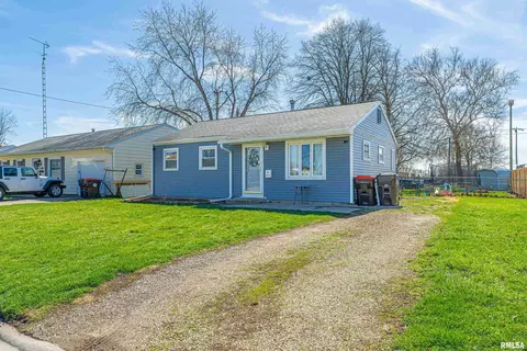 213 Nugent Pl, Lincoln, IL 62656