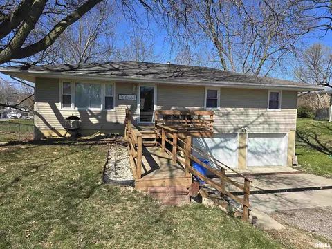 201 E Hickory St, Athens, IL 62613 photo 2