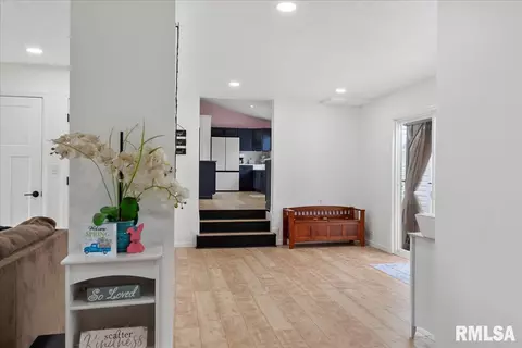 2401 Blackhawk Rd, Springfield, IL 62702 photo 6