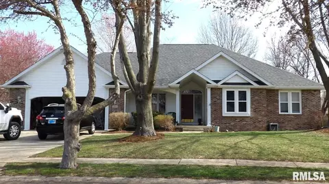 2004 Palo Alto Dr, Springfield, IL 62711