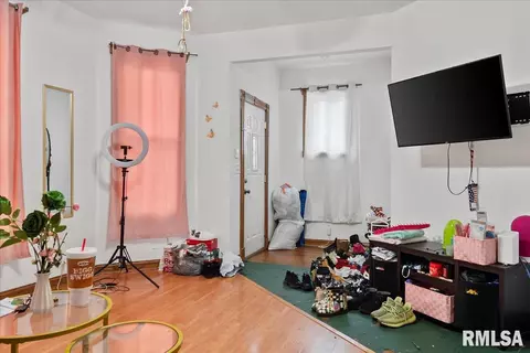 Bedroom - 702 W Miller St, Springfield, IL 62702 photo 1 of 5